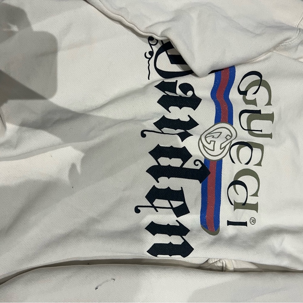 Gucci in good condition no tears anything like new